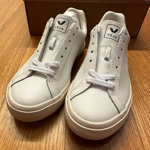 NWT Veja Esplar Leather Sneakers in Extra White
